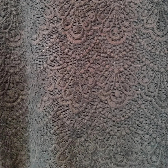 ⛱jcrew lace top with flutter sleeves - Picture 2 of 5